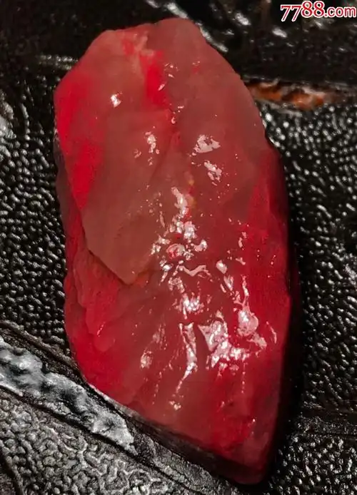 昌化鸡血石大红袍小原石毛料6g(挂坠料)