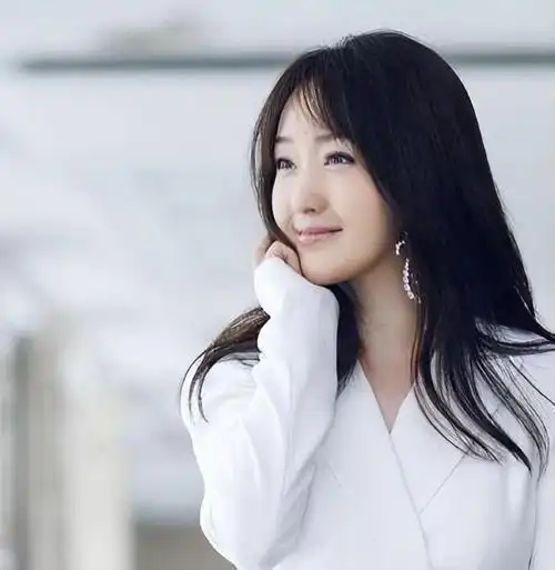 回顾杨钰莹巅峰期爱上赖文峰却葬送十年事业51岁不婚仍单身