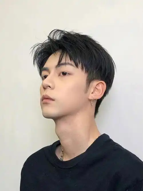 随便吹干往上撩就有型流行发型男生/男生短发/男生自然发型男生烫发