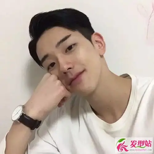 男生侧分长发斜刘海 偏分设计更显帅气_发型站_最新流行发型设计发型