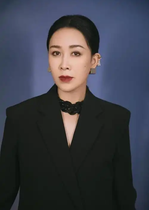 那英:和高峰同居10年遭抛弃,带着儿子嫁富商