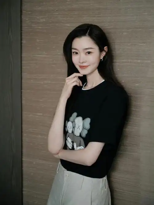 宋轶素颜吃早餐