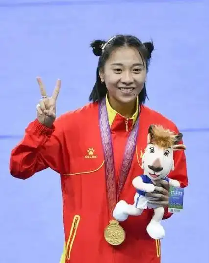 回顾葛曼棋:10岁入田径,为国征战11年,却被网友怒斥:退出国家队!