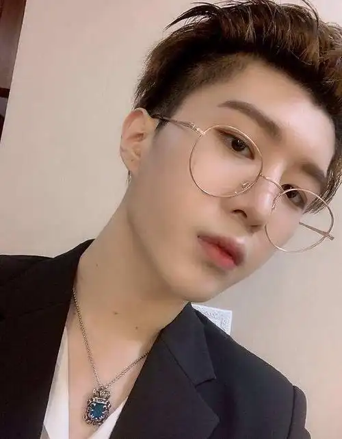 眼镜合集/范丞丞