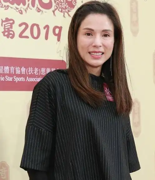 李若彤憔悴到让人心疼生图下眼袋皱纹都明显现老态气质仍高级