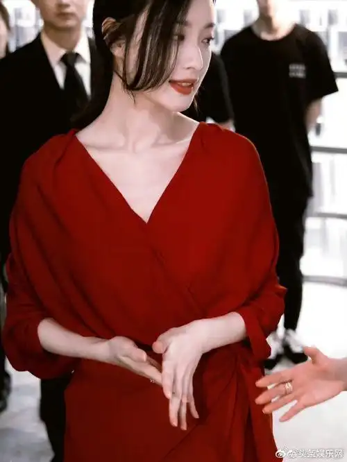 谁给倪妮做的发型