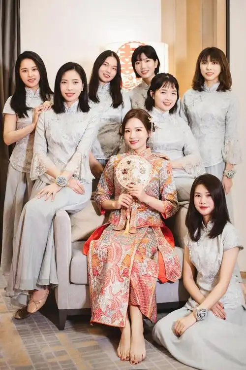 伴娘团的创意拍照指南婚礼当天和姐妹们一起美上天