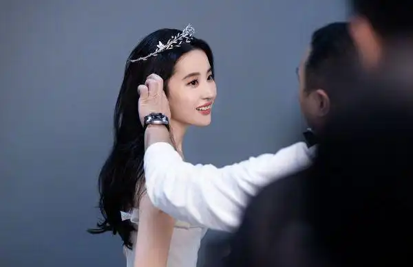 网曝刘亦菲胡歌大瓜:两人已领证结婚?cp粉:希望为真但并非事实