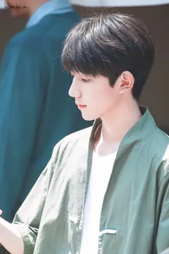 王源 夏日的光都让你变得不再燥热而是温暖