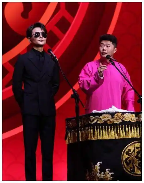 原创德云社孟鹤堂深夜发文晒照引热议网友称说相声真能挣钱