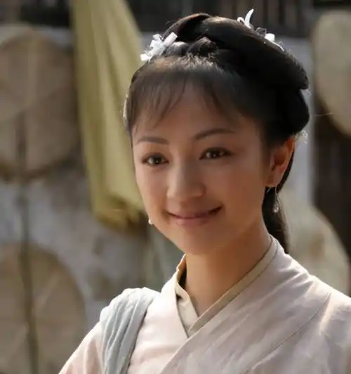 陈坤陆毅得不到的女人,最后却嫁给"丑丈夫",52岁低调不简单