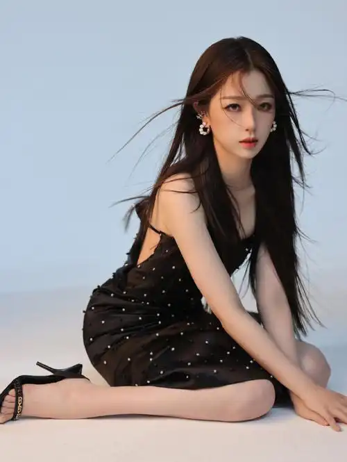 虞书欣清冷纯欲风大片##虞书欣甜酷造型大片拍摄花絮