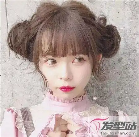最具少女感扎发发型 萝莉双丸子头发型太萌了
