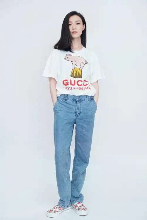 倪妮状态不输00后穿小猪t恤配牛仔裤笑容过于清新甜美了