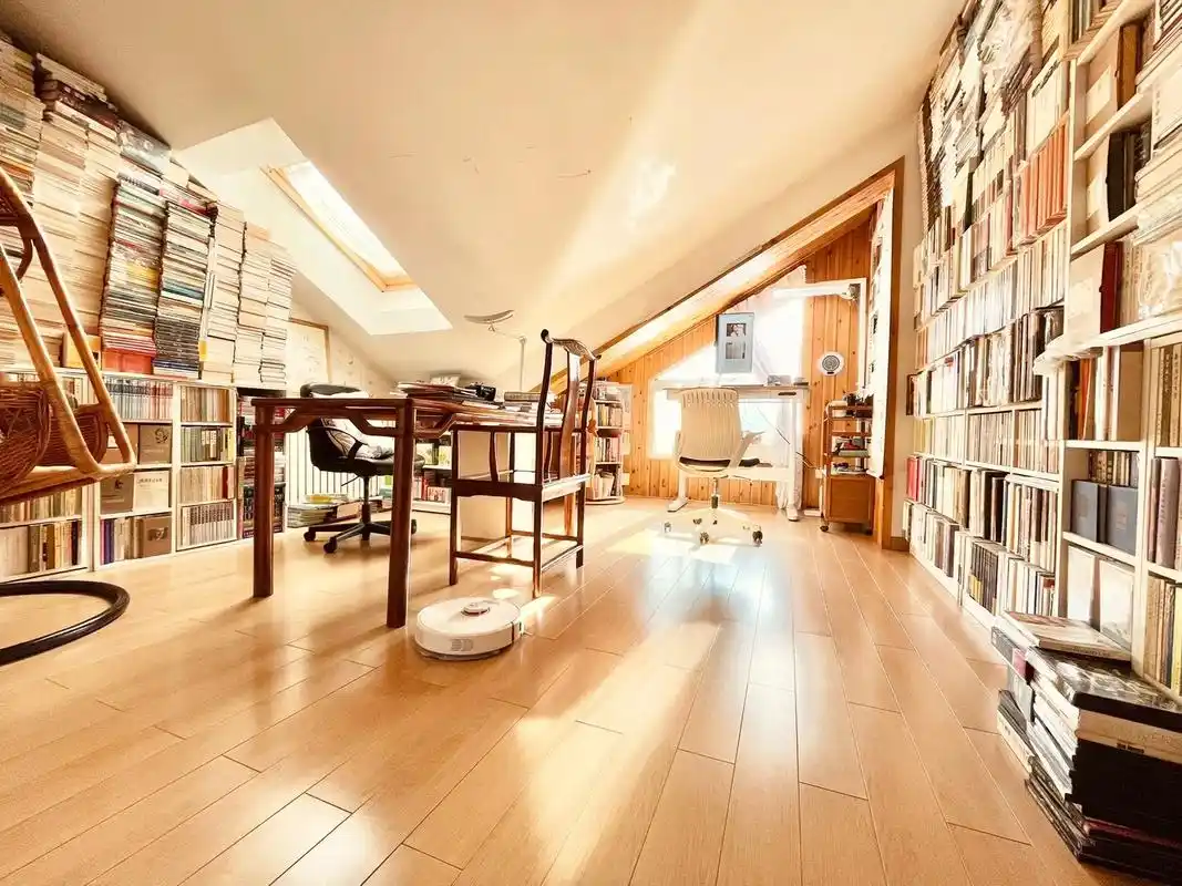 最不后悔的事就是把阳光最多的房间做了书房.#图文伙伴计划 最 - 抖音