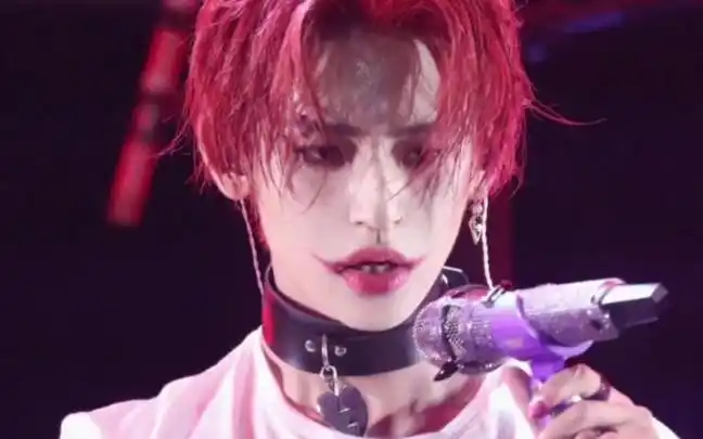 小鬼小鬼今天音乐节上的小丑造型太绝了吧