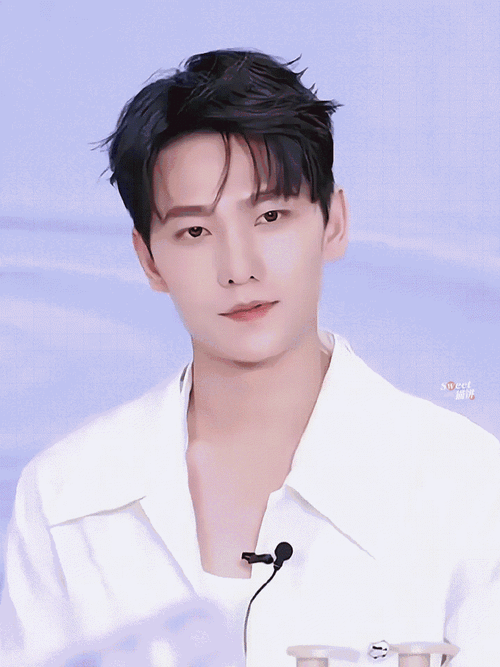 杨洋·今天的纯白帅哥好可爱啊#杨洋活动最新状态#·#杨洋直播