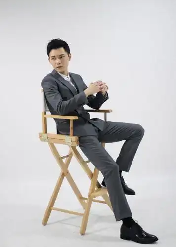 这样迷人的坐姿你能hold住吗 黄景瑜杨洋冯铭潮马天宇