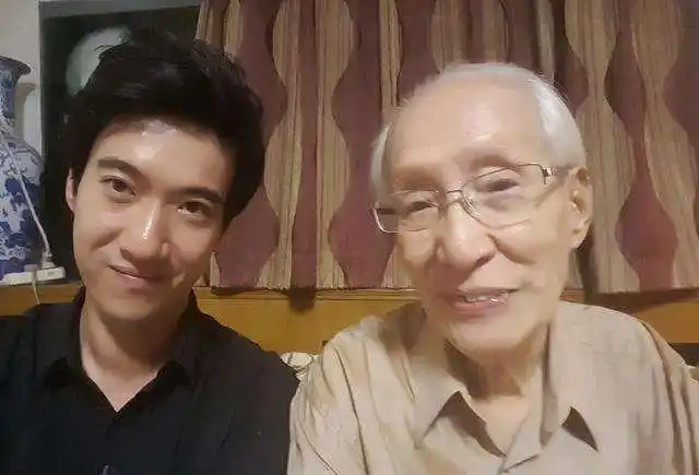 常远为爷爷发文,简单一段话,让人忍不住流泪!