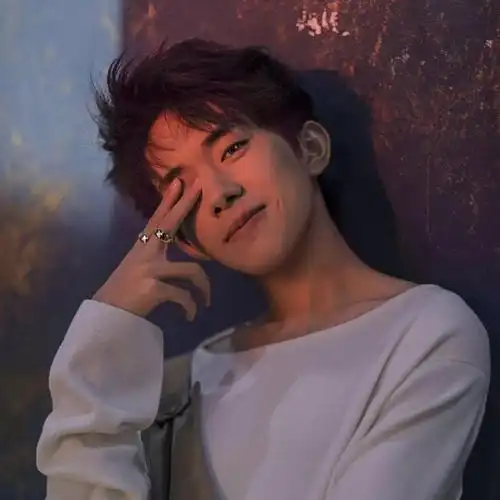 高冷段子手,易烊千玺的神回复,金句频出,易怼怼实至名归!