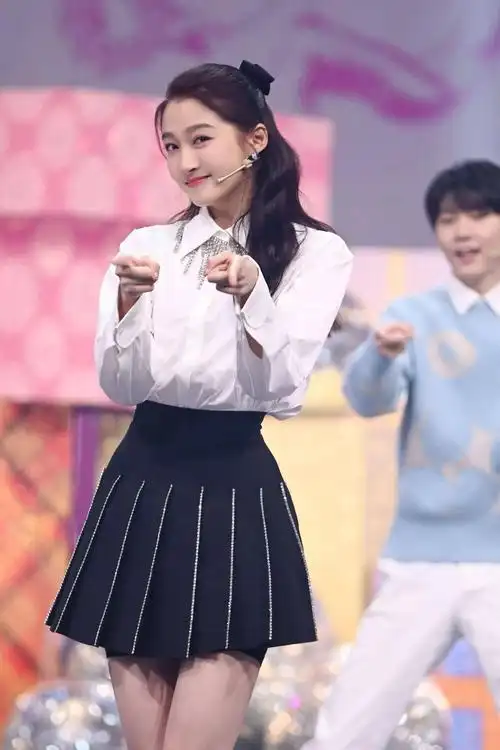 关晓彤给鹿晗庆生5年从未超过10字却另藏心思暗示两人归零