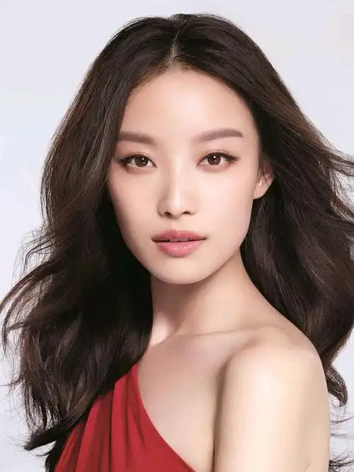 在上一篇中我们说到了倪妮的下颌宽度变化,那么这一篇_圈子-新氧美容