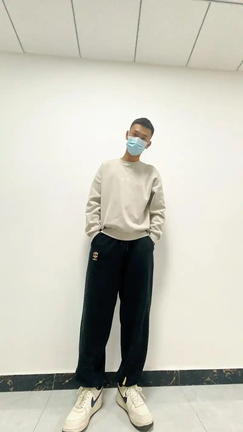 剪了头发.秋季穿搭 李宁灰色卫衣(个人比较喜欢,加绒) 李宁 - 抖音