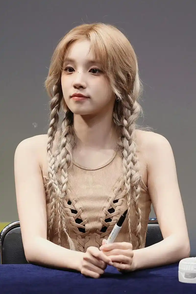 娱乐新星宋雨琦:音乐与舞台的魅力融合 宋雨琦,这位1999年出生的北京