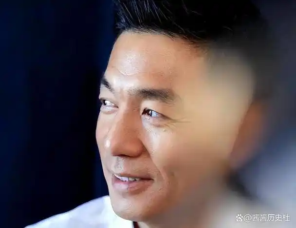 邢佳栋成为三好学生的第二天被开除被绑架后倒让绑匪欠他人情