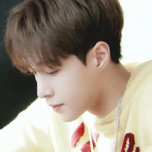 张艺兴安静帅气头像