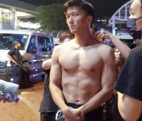 谢霆锋肌肉路透照曝光,形状不完美但绝对够硬,就这,还有人黑?