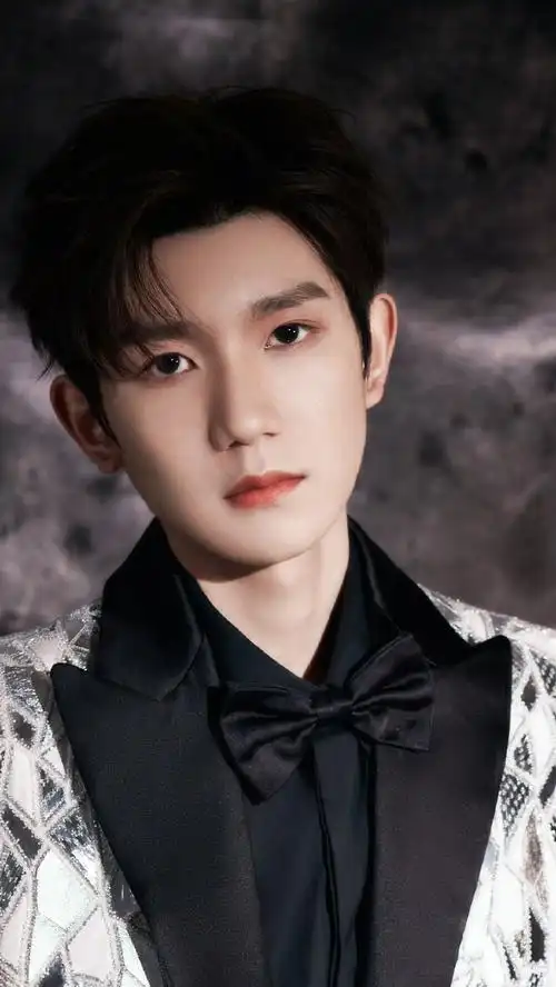 王源2020年度中国品牌人物100强##王源2020年中国年度品牌人物最那後