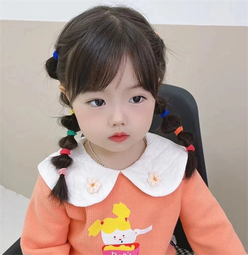 小女孩泡泡辫扎发 可爱软萌气质足_儿童发型 - 美发站