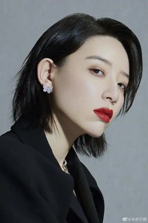 人间扳手李斯丹妮