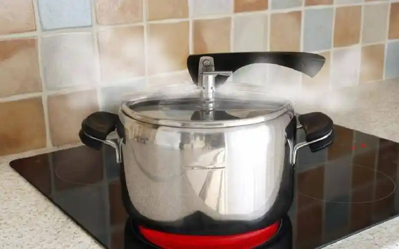 老式高压锅易炸多是使用不当造成的电压力锅为什么很少出事