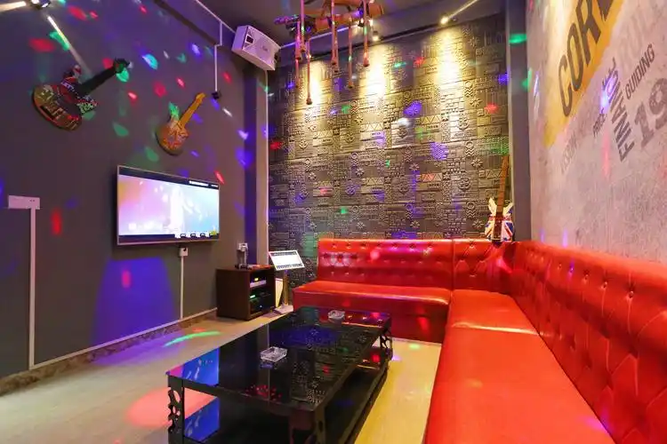 星星小屋|5房9床,大泳池♀,花园温泉,无限时ktv包厢,明火烧烤,麻将