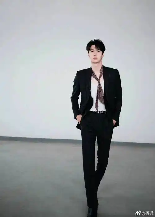 王一博黑西装花领带##王一博