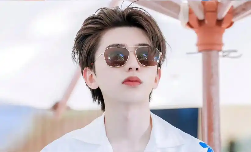 电脑壁纸之蔡徐坤