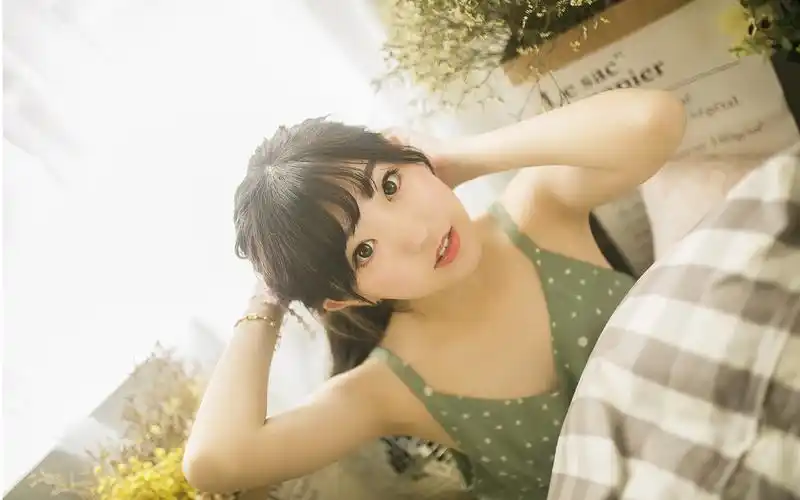 可爱日系少女居家写真高清桌面壁纸