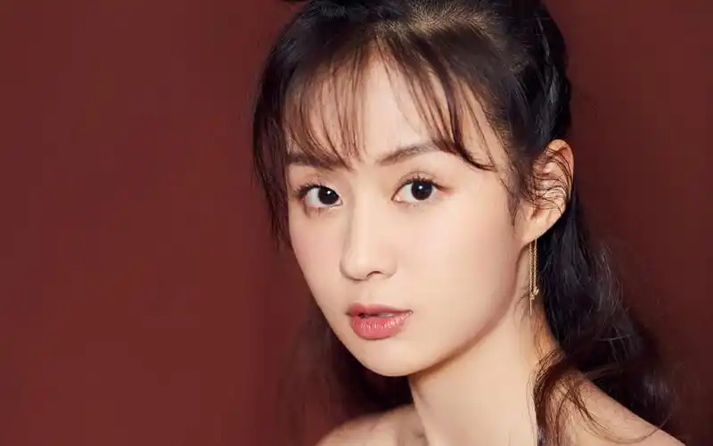 郑合惠子甜美灵动写真图片桌面壁纸