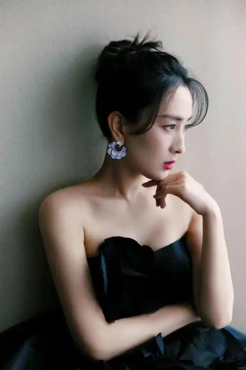 马苏北影节红毯造型