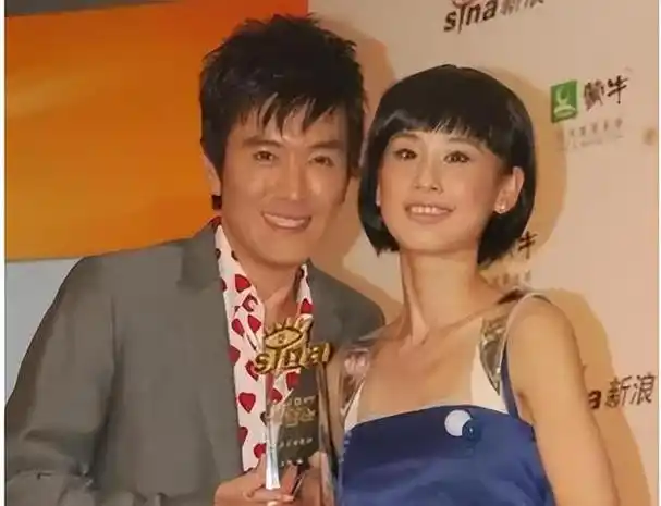 星女郎被二婚男养成金丝雀为一年2亿零花钱忍辱负重8年