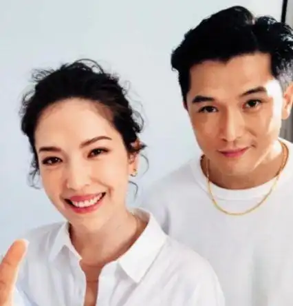 邱泽夫妇近照曝光,婚后两人首次同框,参加婚宴沿桌敬酒