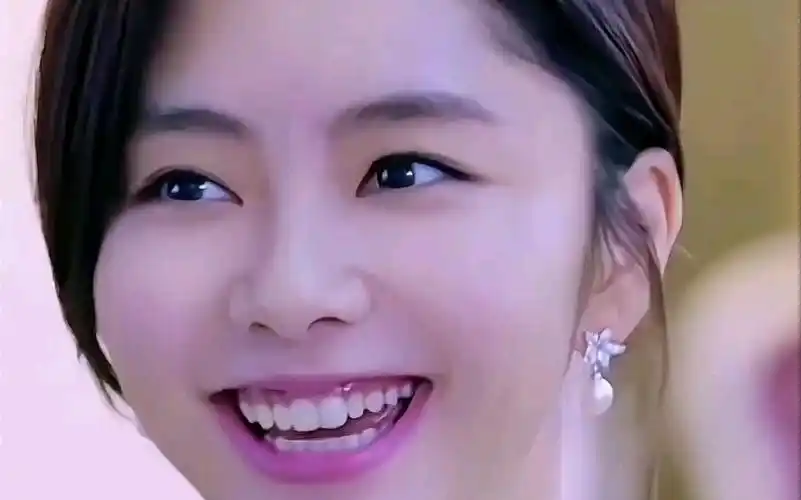 谭松韵笑容真甜,笑起来给人如沐春风,能融化人心,魅力四射!