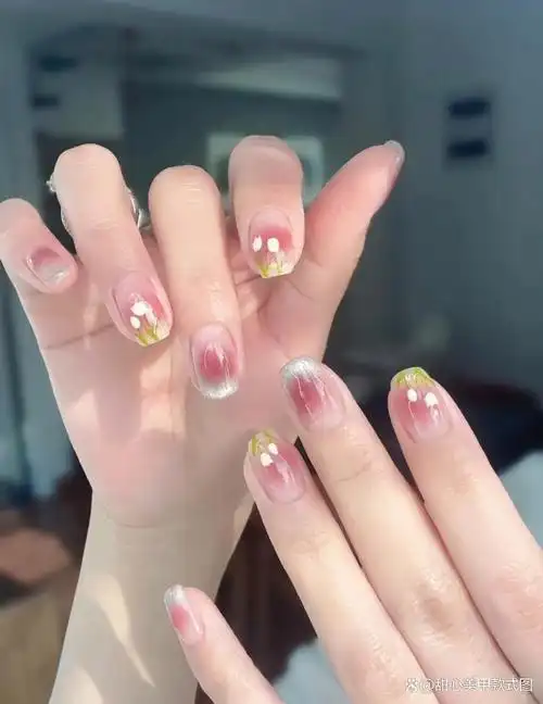 2024年温柔风美甲款式,通勤简约上班族学生党专属