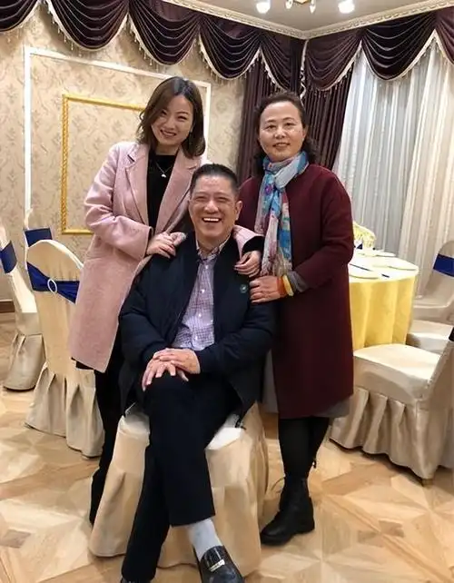 上海首富周正毅有多高调?"团灭"上海主持天团,服刑期间赚30亿