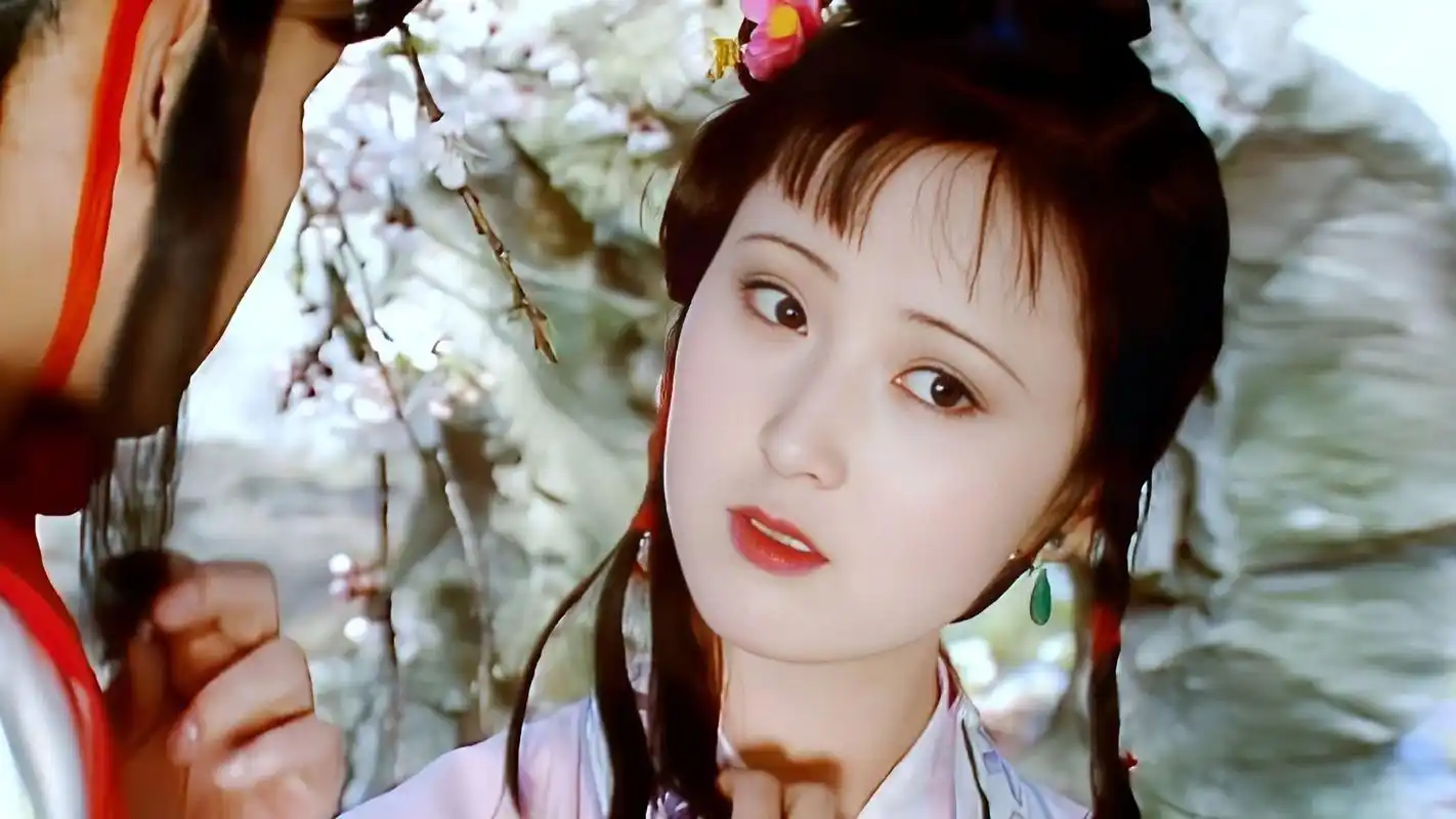 87版《红楼梦》解说:薛宝钗圆滑世故,林黛玉情商很高,却知世故而不