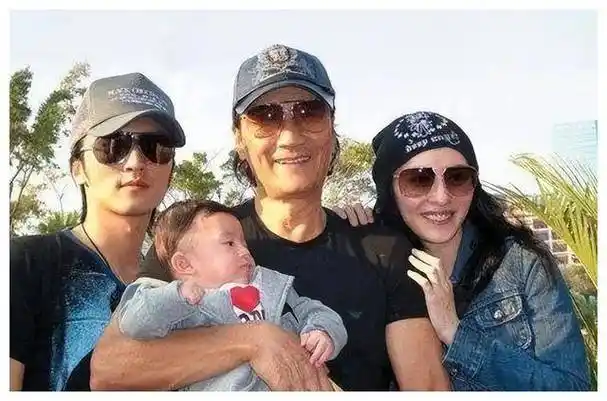 谢谢不再隐瞒张柏芝三胎关系曝光霆锋未娶王菲原因揭秘