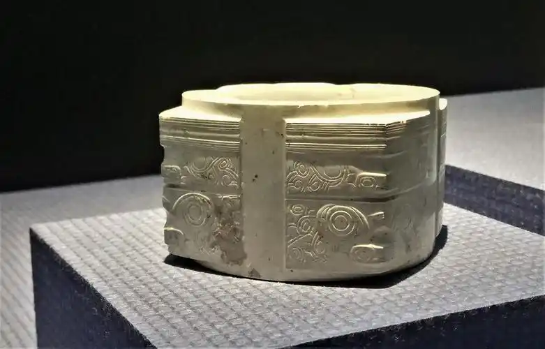 新石器时期 良渚文化-玉琮-浙江省博物馆藏