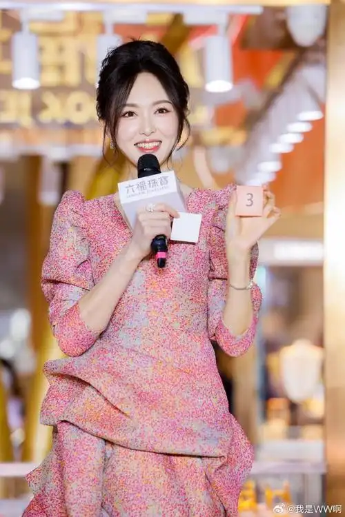 唐嫣今日出席六福北京发布会,镜头直拍,美的很高级,状态也很出色!
